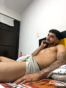 Snapshot of Nas-z09 chatting on 09/10/25, 03:28 Nas-z09 online show from 09/10/25, 03:28