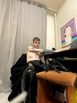 Snapshot of davesinner chatting on 11/05/25, 07:58 davesinner online show from 11/05/25, 07:58