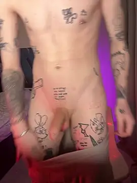 Snapshot of davesinner chatting on 02/16/26, 09:44 davesinner online show from 02/16/26, 09:44