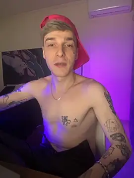 Snapshot of davesinner chatting on 02/17/26, 11:33 davesinner online show from 02/17/26, 11:33