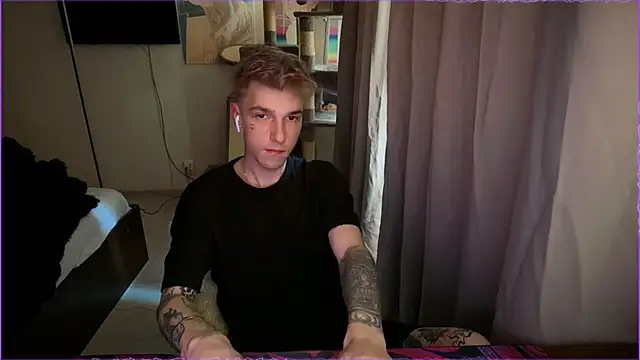 Snapshot of davesinner chatting on 05/04/26, 05:36 davesinner online show from 05/04/26, 05:36
