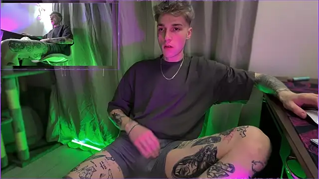 Snapshot of davesinner chatting on 05/08/26, 02:39 davesinner online show from 05/08/26, 02:39