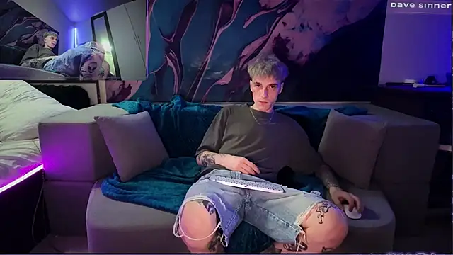 Snapshot of davesinner chatting on 06/05/26, 11:43 davesinner online show from 06/05/26, 11:43
