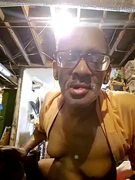 Snapshot of Tommie568 chatting on 09/19/25, 05:35 Tommie568 online show from 09/19/25, 05:35