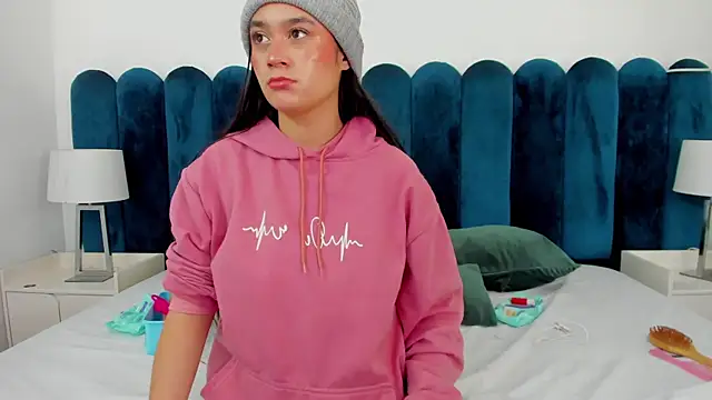 Snapshot of EmilyHanks_ chatting on 11/14/25, 11:13 EmilyHanks online show from 11/14/25, 11:13