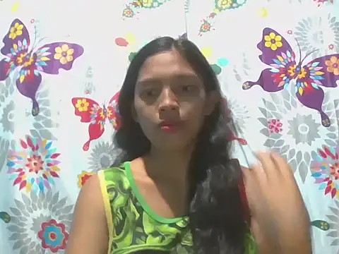 Snapshot of preggymom19 chatting on 10/20/25, 02:12 preggymom19 online show from 10/20/25, 02:12