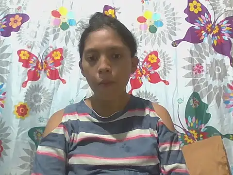Snapshot of preggymom19 chatting on 10/24/25, 03:47 preggymom19 online show from 10/24/25, 03:47