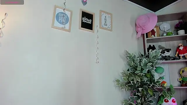 Snapshot of Lana_Dreams_ chatting on 09/18/25, 01:18 Lana Dreams online show from 09/18/25, 01:18