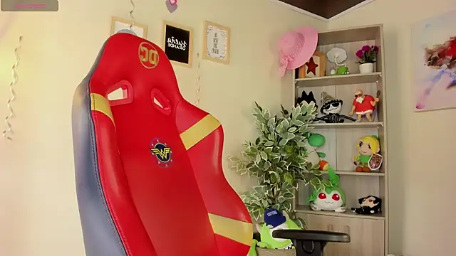 Snapshot of Lana_Dreams_ chatting on 09/20/25, 02:07 Lana Dreams online show from 09/20/25, 02:07