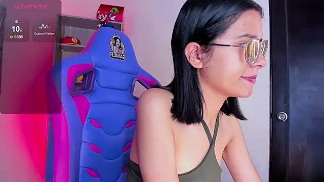 Snapshot of Lana_Dreams_ chatting on 10/02/25, 02:02 Lana Dreams online show from 10/02/25, 02:02