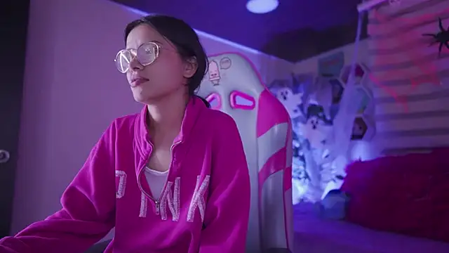 Snapshot of Lana_Dreams_ chatting on 10/21/25, 12:33 Lana Dreams online show from 10/21/25, 12:33