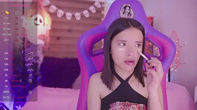 Snapshot of Lana_Dreams_ chatting on 10/25/25, 12:18 Lana Dreams online show from 10/25/25, 12:18