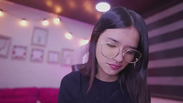 Snapshot of Lana_Dreams_ chatting on 11/07/25, 12:43 Lana Dreams online show from 11/07/25, 12:43