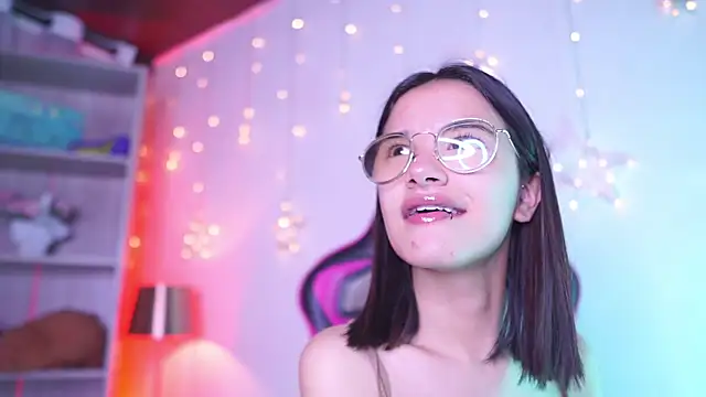 Snapshot of Lana_Dreams_ chatting on 11/11/25, 12:43 Lana Dreams online show from 11/11/25, 12:43