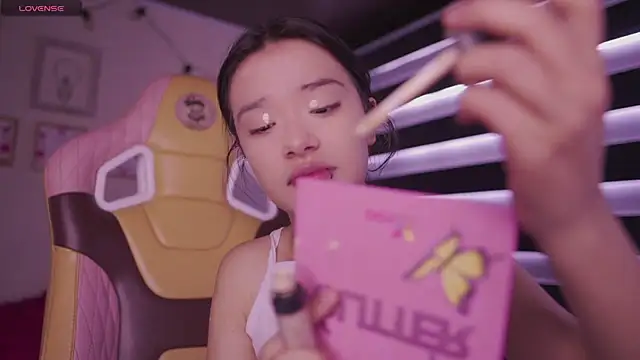 Snapshot of Lana_Dreams_ chatting on 11/15/25, 12:45 Lana Dreams online show from 11/15/25, 12:45