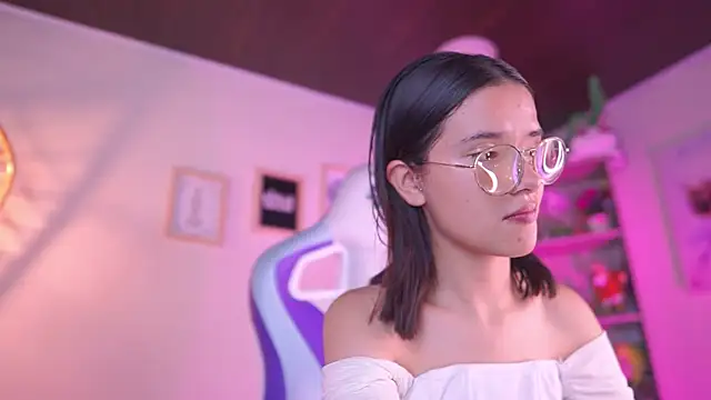 Snapshot of Lana_Dreams_ chatting on 11/21/25, 02:10 Lana Dreams online show from 11/21/25, 02:10