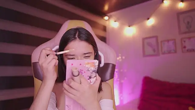 Snapshot of Lana_Dreams_ chatting on 11/28/25, 01:30 Lana Dreams online show from 11/28/25, 01:30