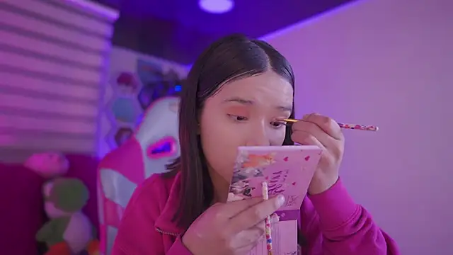 Snapshot of Lana_Dreams_ chatting on 12/03/25, 01:02 Lana Dreams online show from 12/03/25, 01:02