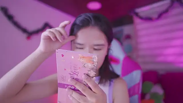 Snapshot of Lana_Dreams_ chatting on 12/04/25, 12:53 Lana Dreams online show from 12/04/25, 12:53