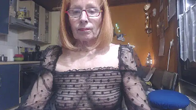 Snapshot of SexySilvie chatting on 11/29/25, 02:42 SexySilvie online show from 11/29/25, 02:42