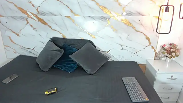 alise rouse online show from 10/02/25, 04:08