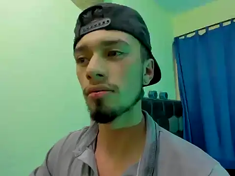 Snapshot of theostone chatting on 09/14/25, 07:29 theostone online show from 09/14/25, 07:29