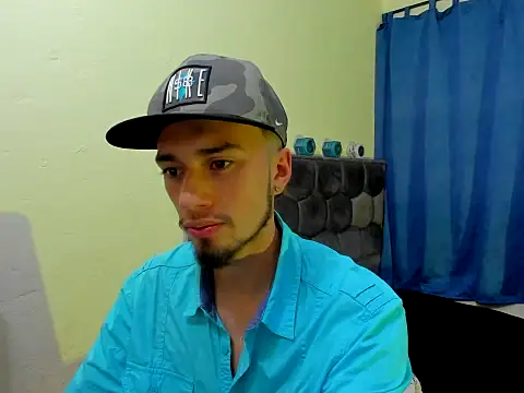 Snapshot of theostone chatting on 09/23/25, 05:54 theostone online show from 09/23/25, 05:54