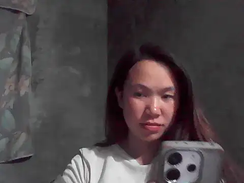 Snapshot of fanchunn chatting on 12/21/25, 12:12 fanchunn online show from 12/21/25, 12:12