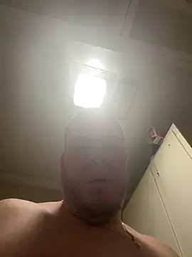 kev0n2389 online show from 03/28/26, 07:13