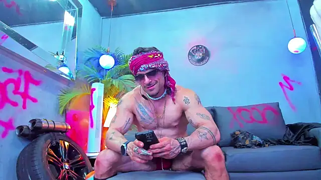 Snapshot of dennis_cox1 chatting on 09/16/25, 10:49 dennis cox1 online show from 09/16/25, 10:49