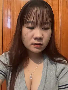 qinejr37 online show from 10/23/25, 12:54