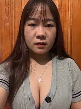 qinejr37 online show from 10/23/25, 11:14