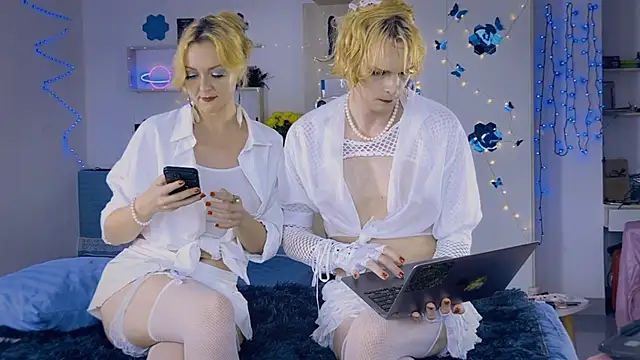 LolaSpaisTS online show from 11/23/25, 07:52