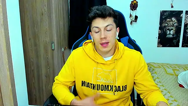 Snapshot of javiersexymann chatting on 01/10/25, 02:04 javiersexymann online show from 01/10/25, 02:04