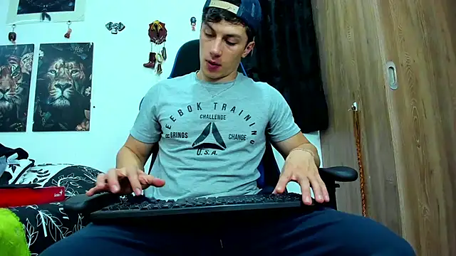 Snapshot of javiersexymann chatting on 03/07/25, 04:02 javiersexymann online show from 03/07/25, 04:02