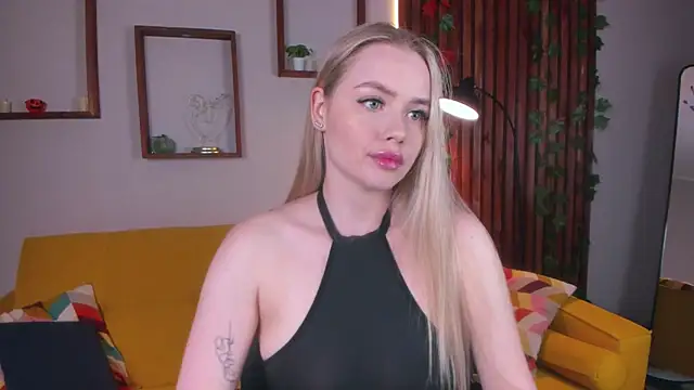 Snapshot of AvroraGoldie chatting on 11/14/25, 03:27 AvroraGoldie online show from 11/14/25, 03:27