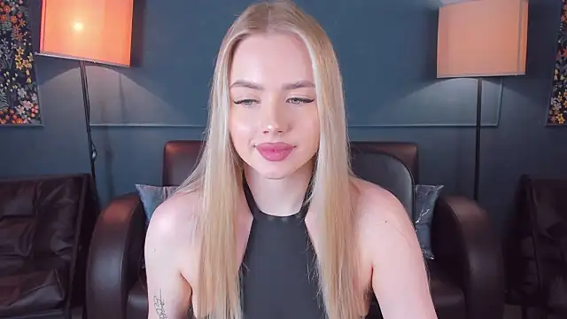 Snapshot of AvroraGoldie chatting on 11/25/25, 10:37 AvroraGoldie online show from 11/25/25, 10:37