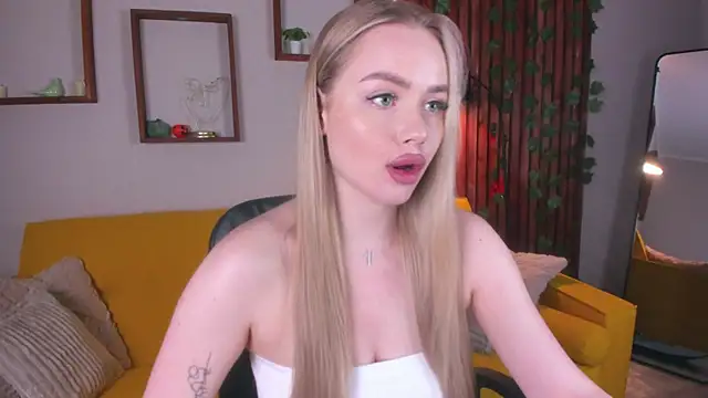 Snapshot of AvroraGoldie chatting on 11/30/25, 10:41 AvroraGoldie online show from 11/30/25, 10:41