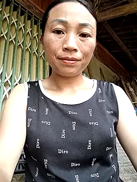 Snapshot of lucybaby00 chatting on 04/28/26, 04:17 lucybaby00 online show from 04/28/26, 04:17