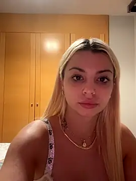 Snapshot of NoeliaGarcia17 chatting on 09/19/25, 02:24 NoeliaGarcia17 online show from 09/19/25, 02:24