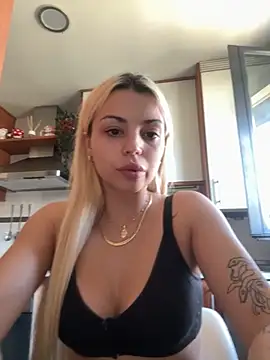 Snapshot of NoeliaGarcia17 chatting on 10/01/25, 02:12 NoeliaGarcia17 online show from 10/01/25, 02:12