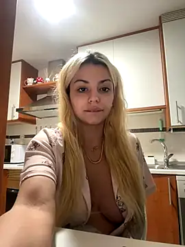 Snapshot of NoeliaGarcia17 chatting on 10/11/25, 12:32 NoeliaGarcia17 online show from 10/11/25, 12:32