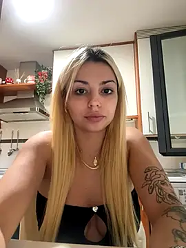 Snapshot of NoeliaGarcia17 chatting on 10/13/25, 09:04 NoeliaGarcia17 online show from 10/13/25, 09:04