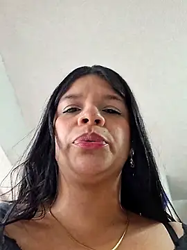 Eiimy pretty online show from 10/24/25, 08:05