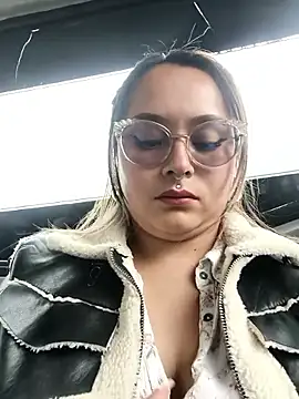 Eiimy pretty online show from 12/05/25, 07:21