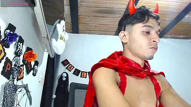 Angel latinboy online show from 10/31/25, 10:11