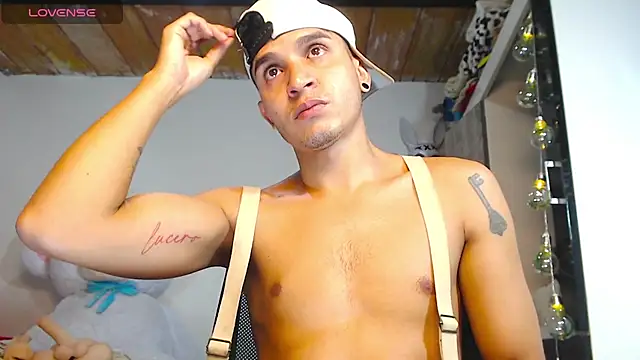 Snapshot of Angel_latinboy chatting on 04/23/26, 01:35 Angel latinboy online show from 04/23/26, 01:35
