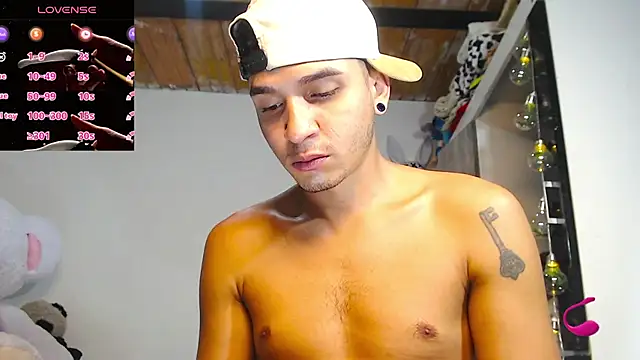 Snapshot of Angel_latinboy chatting on 04/25/26, 01:36 Angel latinboy online show from 04/25/26, 01:36