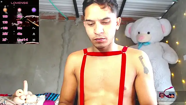Snapshot of Angel_latinboy chatting on 05/13/26, 01:19 Angel latinboy online show from 05/13/26, 01:19