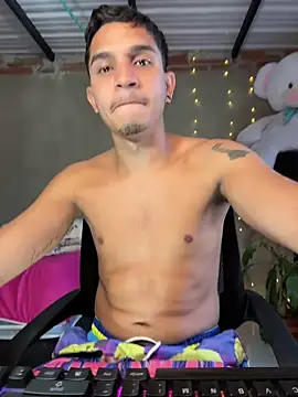 Snapshot of Angel_latinboy chatting on 05/20/26, 12:44 Angel latinboy online show from 05/20/26, 12:44